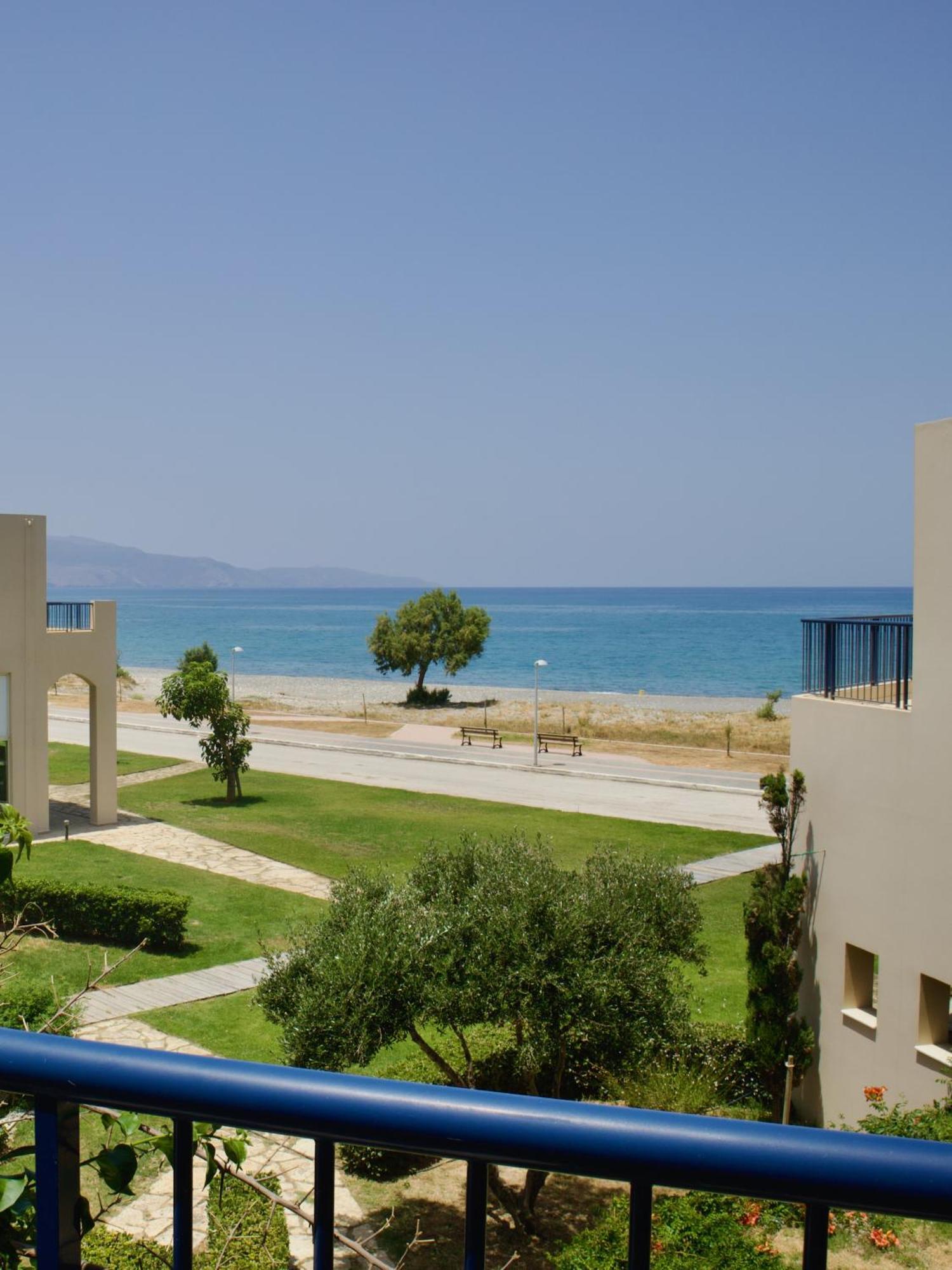 Resitour - Aphrodite Beachfront Pirgos Psilonerou 客房 照片